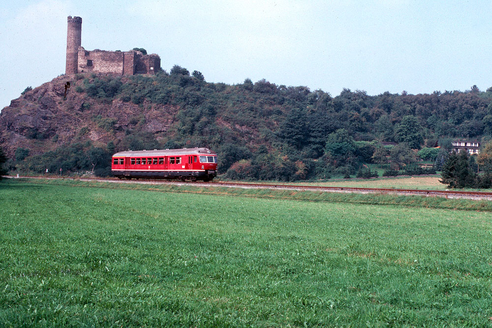 https://www.eisenbahnfotograf.de/datei/September 1981/1170207 DB 517001 Aardeck 10.9.81.jpg